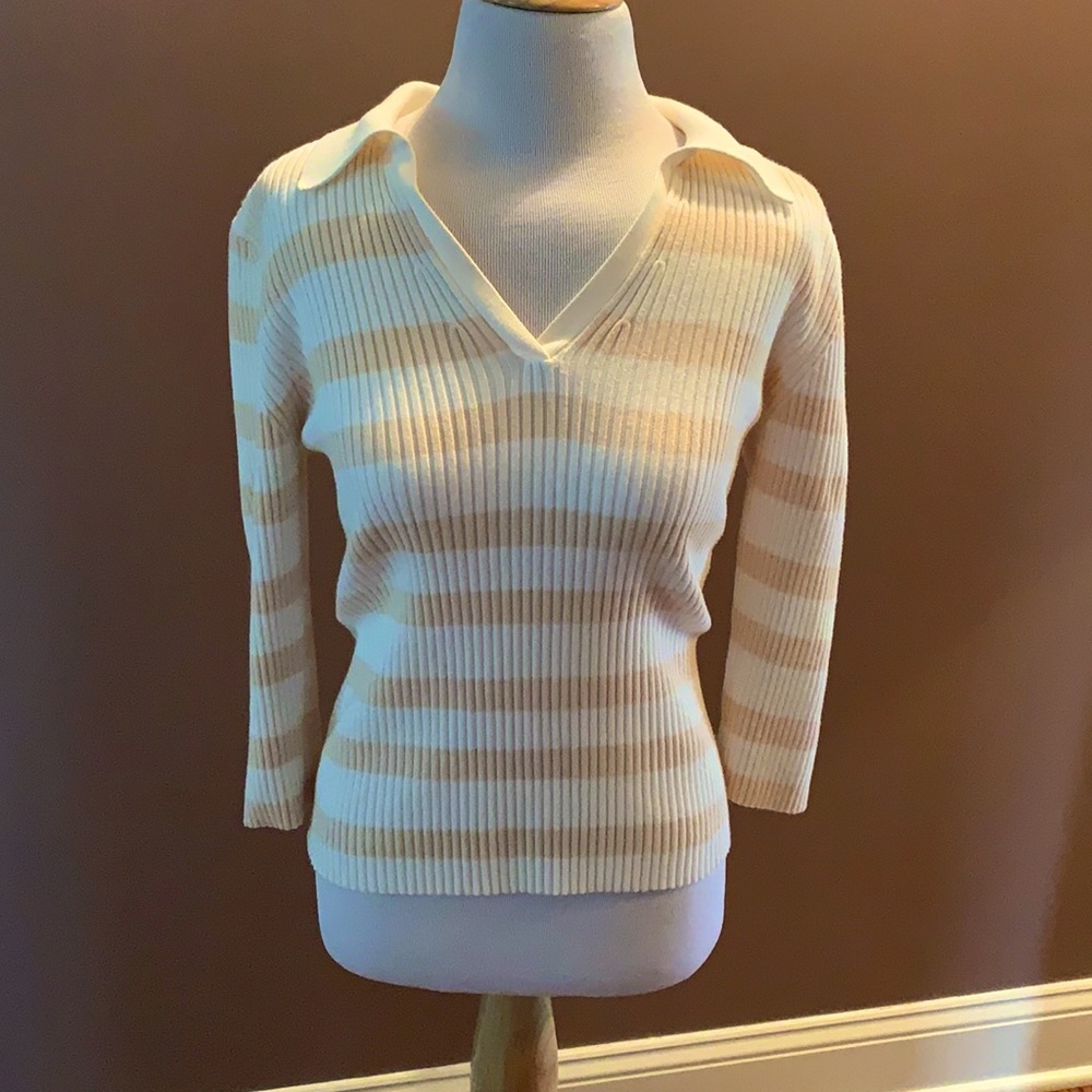 Gap collared top with 3/4 sleeves-Size Medium